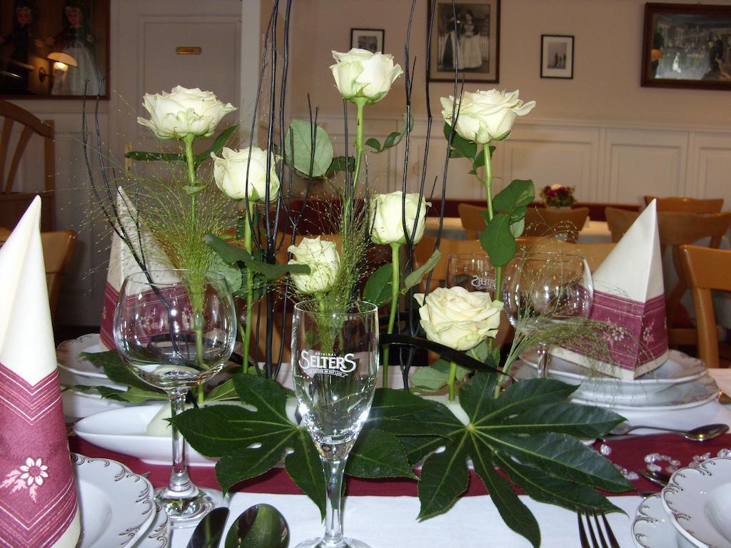 Ferienwohnungen Im Hotel Garni Zur Post Utersum Экстерьер фото