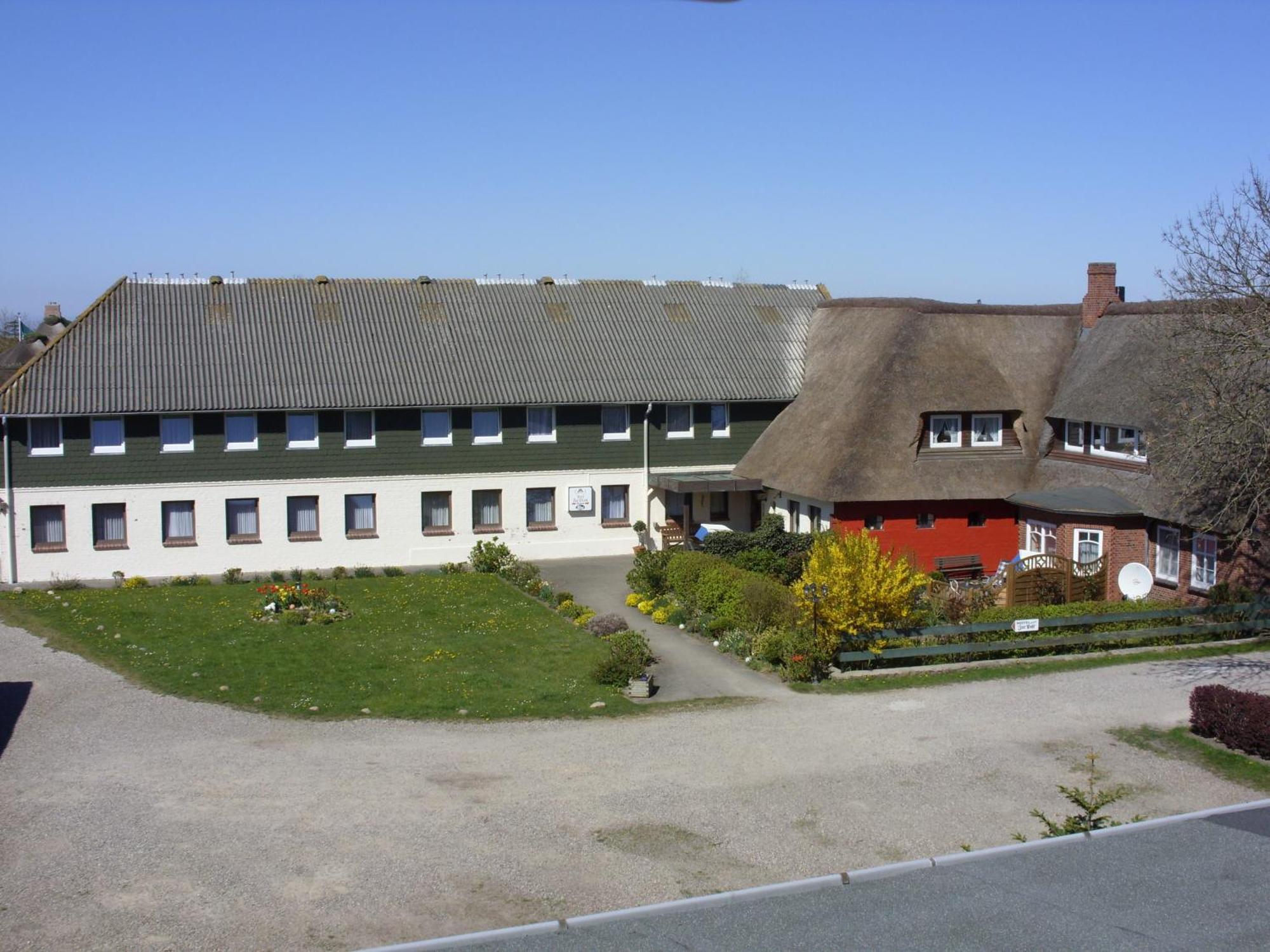 Ferienwohnungen Im Hotel Garni Zur Post Utersum Номер фото