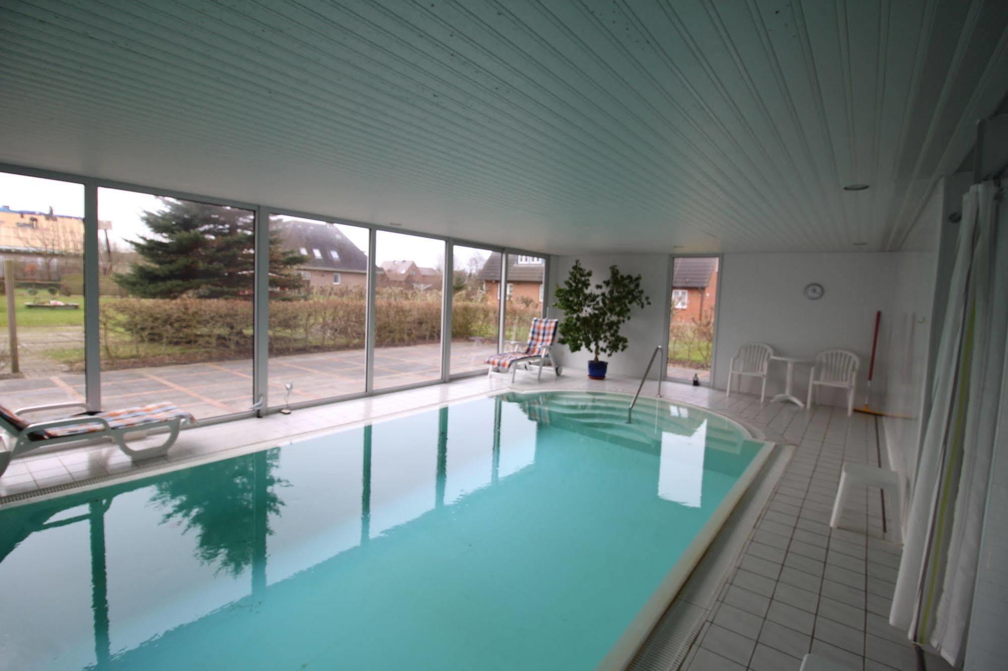 Ferienwohnungen Im Hotel Garni Zur Post Utersum Экстерьер фото