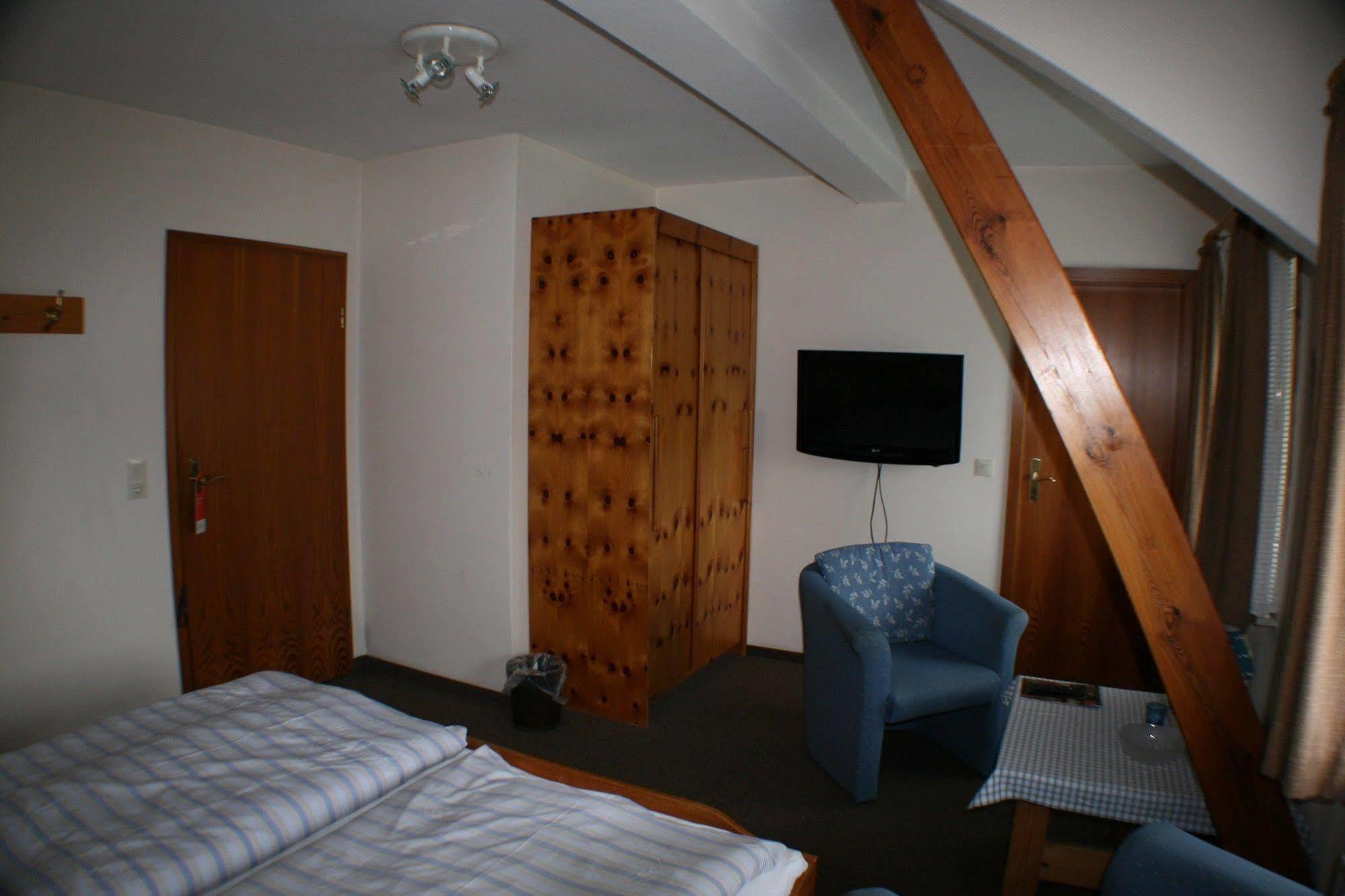 Ferienwohnungen Im Hotel Garni Zur Post Utersum Экстерьер фото